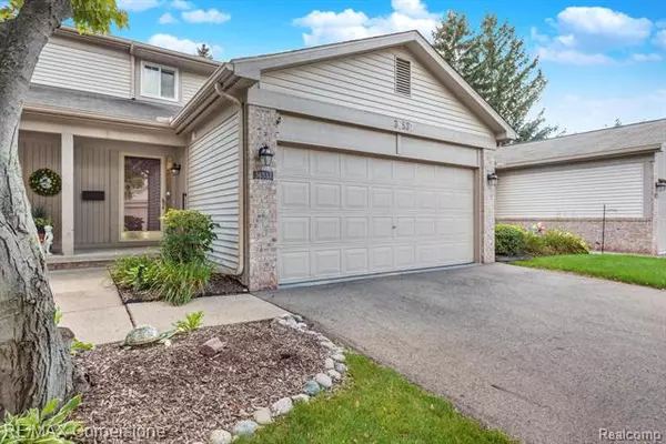 36537 DEER RUN Court N, Westland, MI 48185