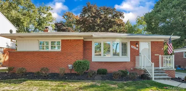 34005 GLENVIEW Drive,  Farmington,  MI 48335