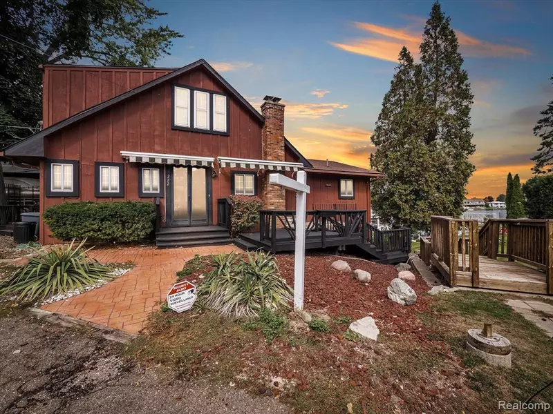 222 Heights Road, Lake Orion Vlg, MI 48362
