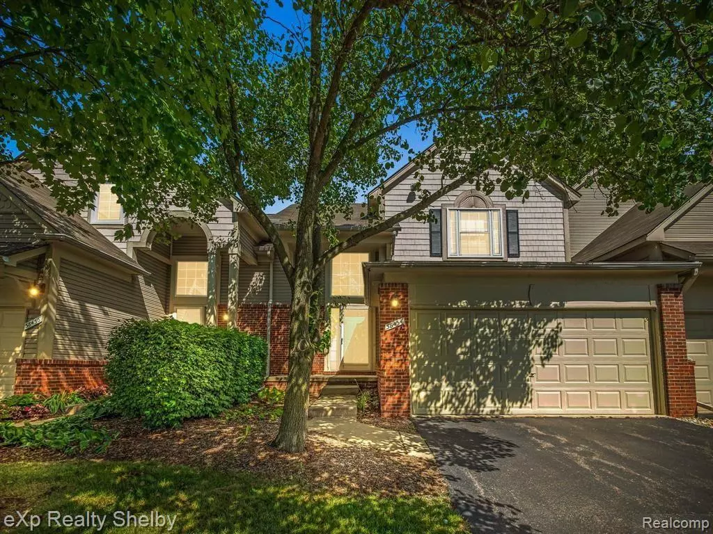 Farmington Hills, MI 48331,38454 LYNWOOD