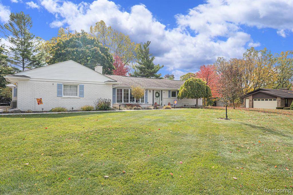 38549 SOUTHFARM Lane, Farmington Hills, MI 48167