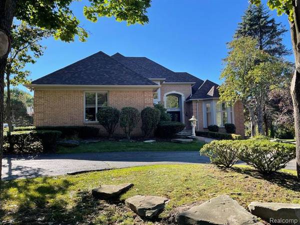 3374 RED FOX, West Bloomfield, MI 48324