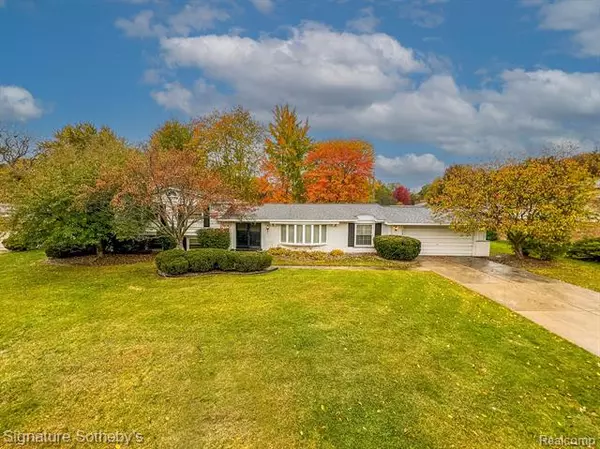 7066 VALLEYBROOK Road,  West Bloomfield,  MI 48322