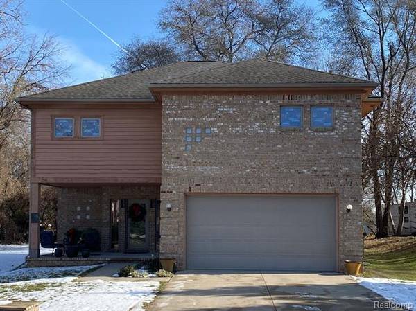 250 Madeleine Lane, Waterford Twp, MI 48328