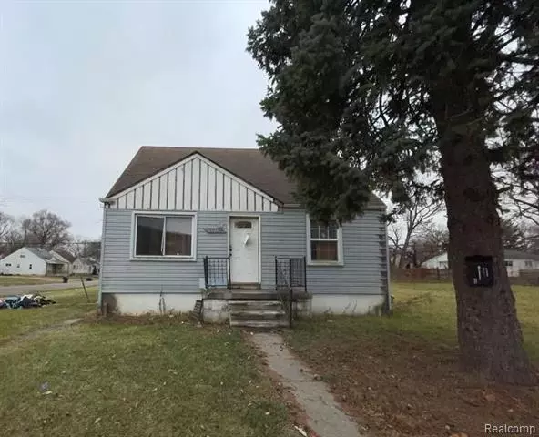 15107 W CHICAGO Street, Detroit, MI 48228