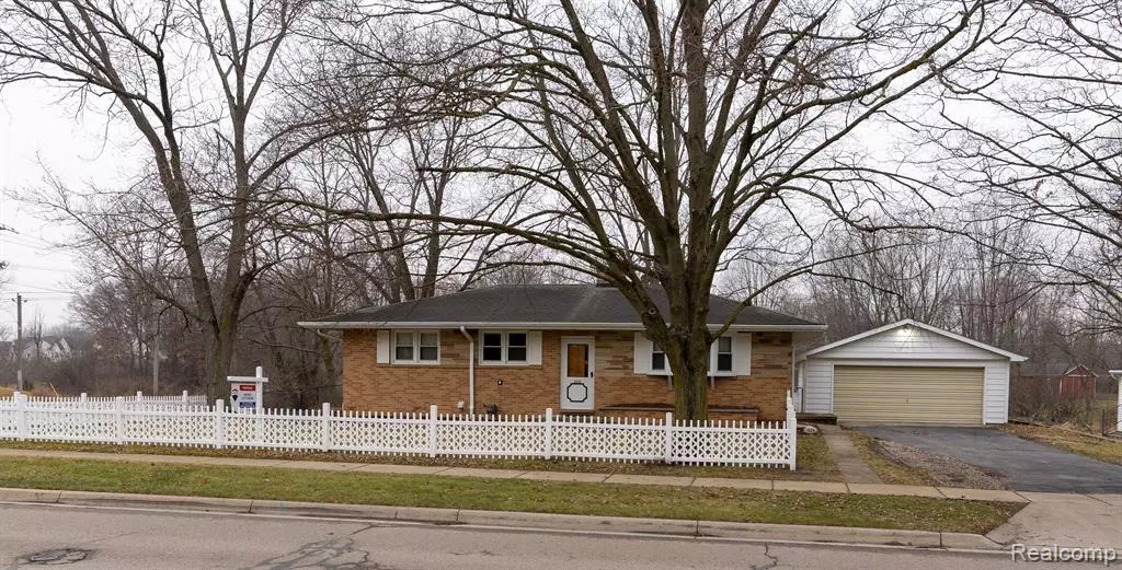 328 W WILKINSON Street, Chelsea, MI 48118