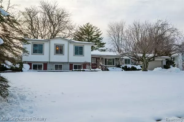 7090 VALLEYBROOK Road, West Bloomfield, MI 48322