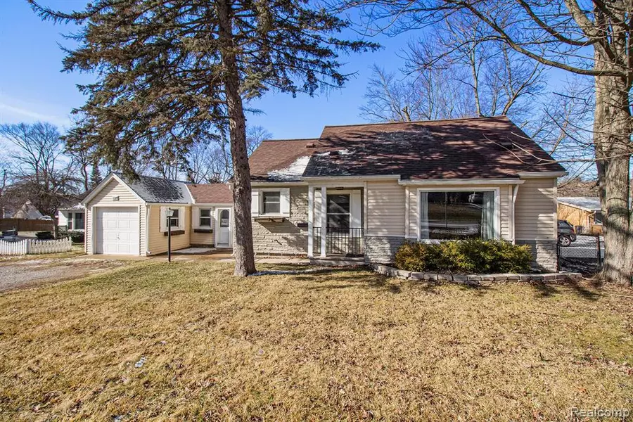 1127 E COMMERCE Street, Milford Vlg, MI 48381