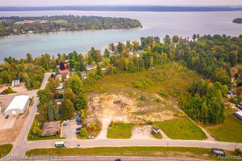 Elk Rapids Vlg, MI 49629,875 GREEN Street