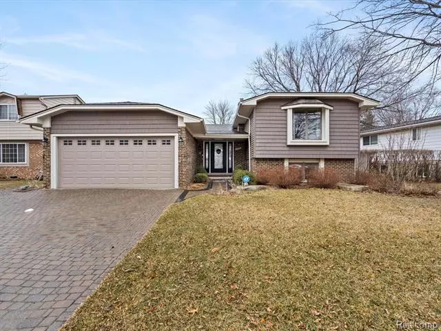 1709 LAKEWOOD Drive, Troy, MI 48083