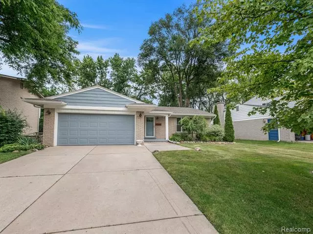 30185 PLEASANT Trail, Southfield, MI 48076