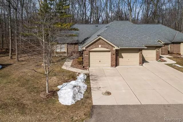 21351 BOXWOOD Court 9 34, Farmington Hills, MI 48336