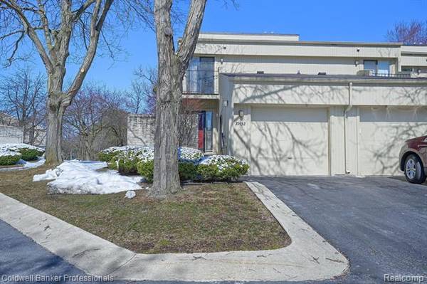 39432 COUNTRY Lane,  Novi,  MI 48375