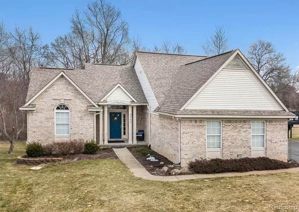 8949 REDSTONE Drive, Hamburg Twp, MI 48169