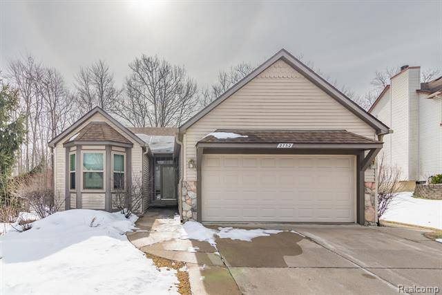 2752 LAUREL OAK Drive,  Oceola Twp,  MI 48855