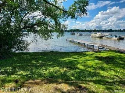 Green Oak Twp, MI 48189,VL  E SHORE Drive