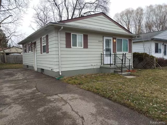 2049 E PARKWOOD Avenue, Burton, MI 48529