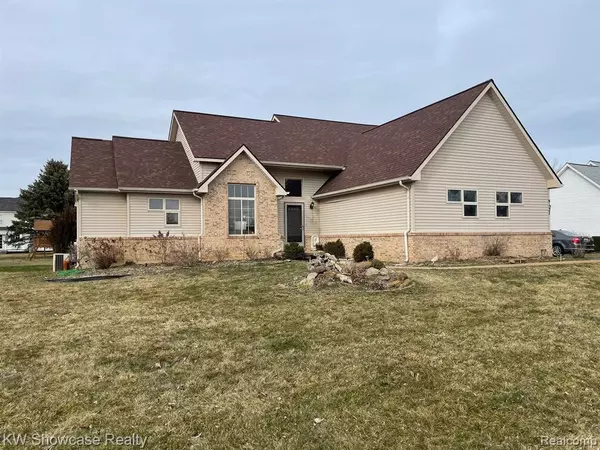 9127 PERIWINKLE Way, Green Oak Twp, MI 48116