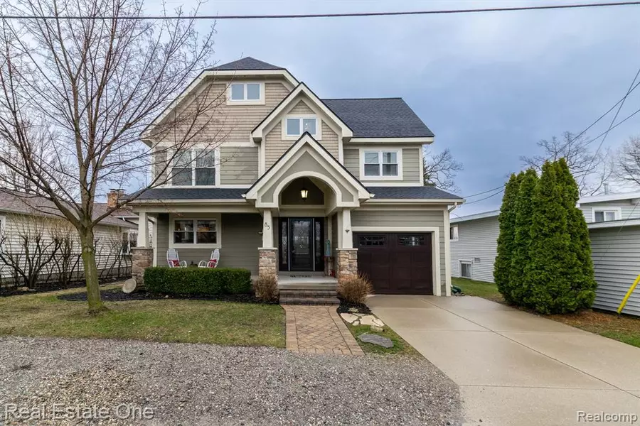 85 CRESCENT Avenue, Lake Orion Vlg, MI 48362