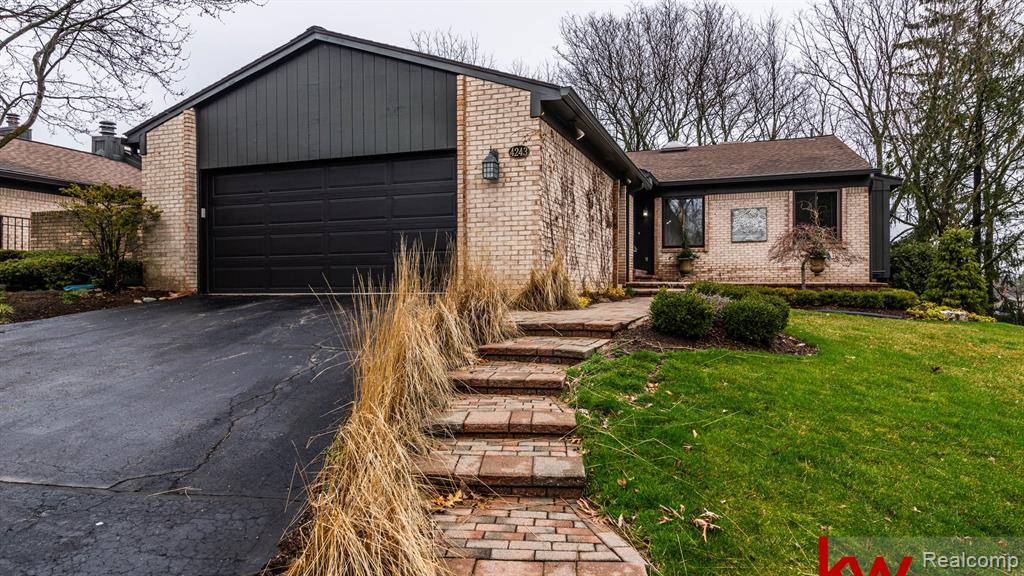 4243 SAWGRASS Drive, West Bloomfield Twp, MI 48302
