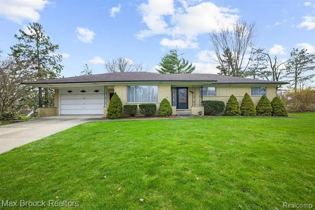 216 E HURST Drive, Troy, MI 48085