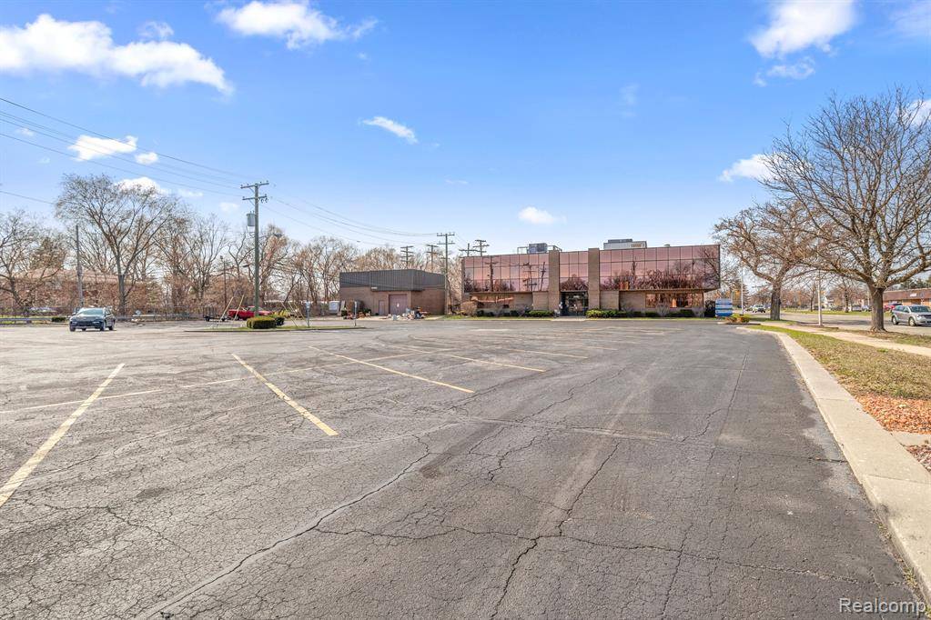 Lincoln Park, MI 48146,25050 W OUTER Drive 201 B