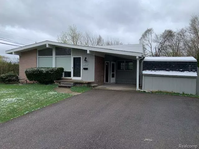 Milford, MI 48381,707 MANOR Drive