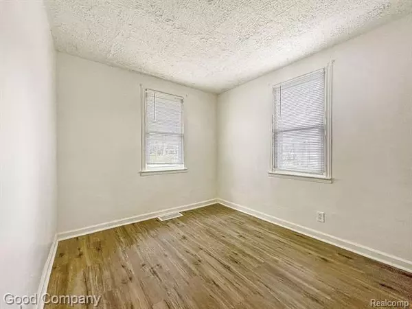 1231 S Edison Avenue Bloomfield, MI 48302