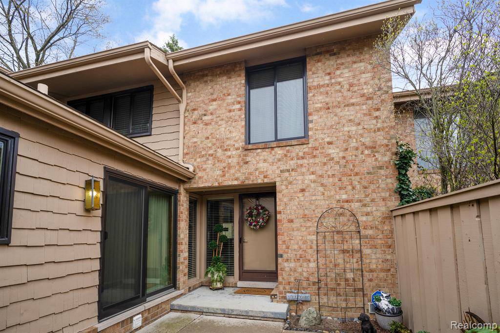 7190 PEBBLE PARK Drive 19, West Bloomfield Twp, MI 48322