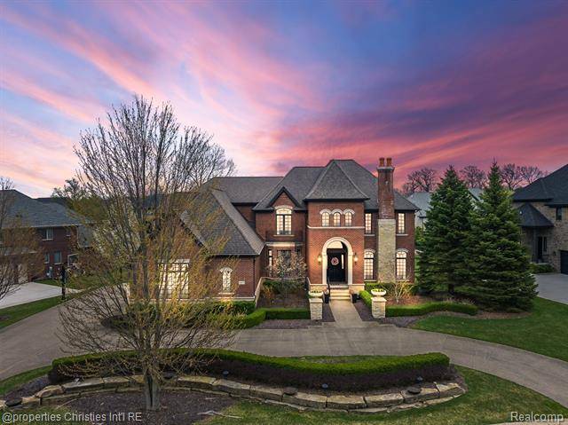 3655 STRATHCONA Drive, Rochester Hills, MI 48309