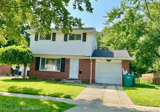 37627 Walnut Street, Romulus, MI 48174