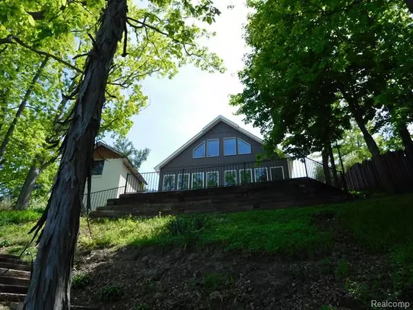 6057 S SHORE Drive, Holly Twp, MI 48442
