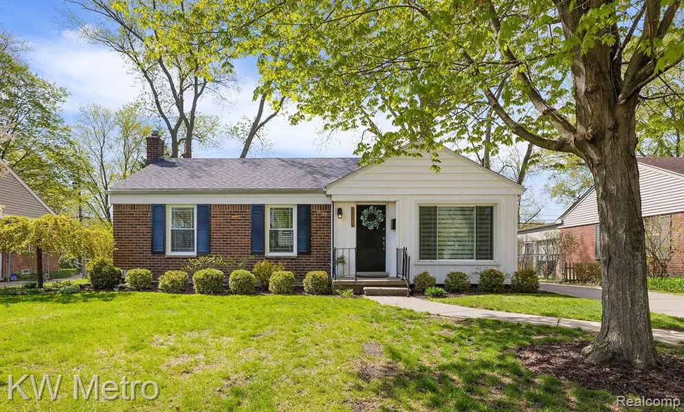 16945 KIRKSHIRE Avenue, Beverly Hills Vlg, MI 48025