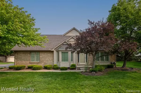 54326 CAMBRIDGE Drive, Shelby Twp, MI 48315