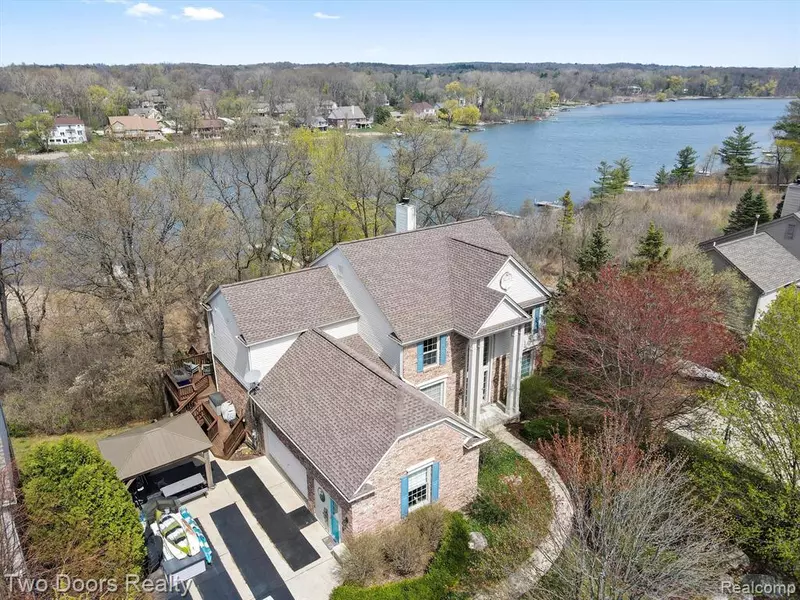 33 FRANKLIN WRIGHT Boulevard, Orion Twp, MI 48362