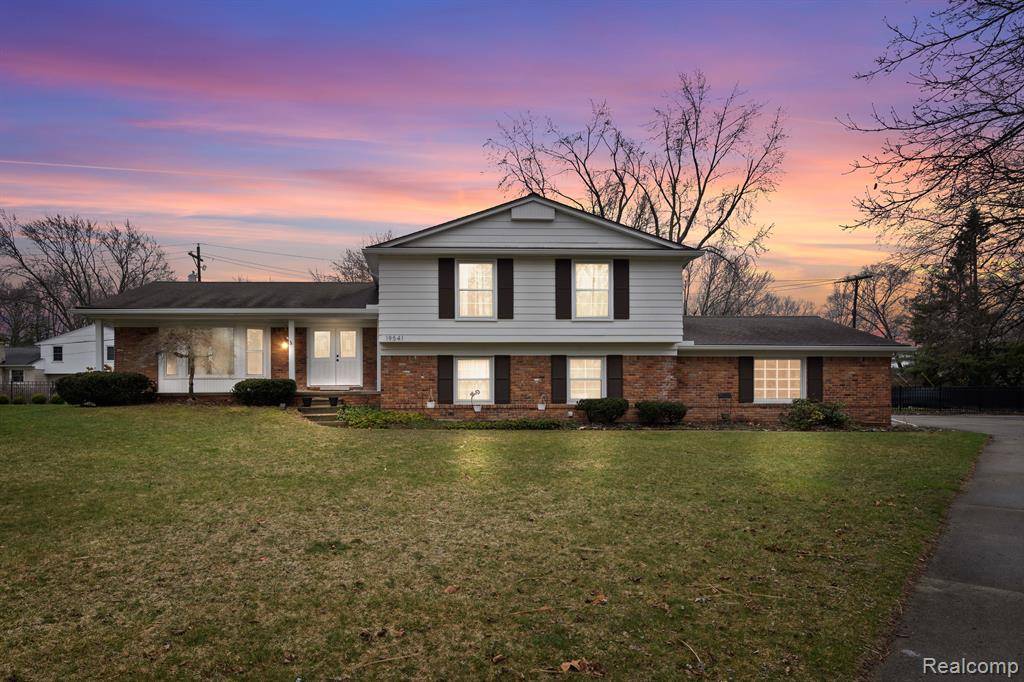 19541 WILSHIRE Boulevard, Beverly Hills Vlg, MI 48025