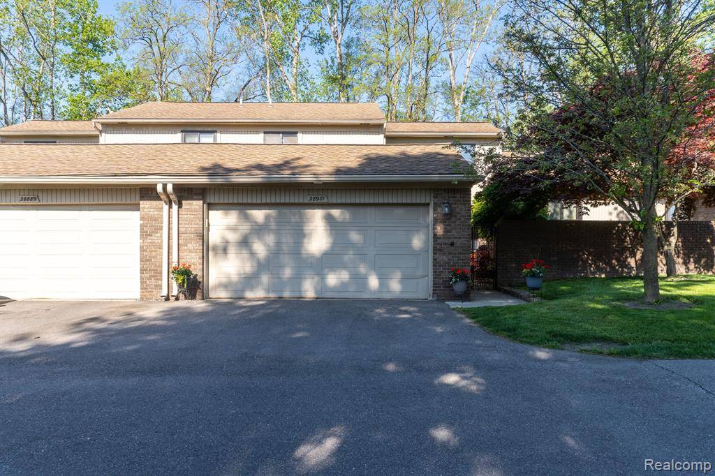 28901 WALNUT GROVE Lane, Southfield, MI 48034