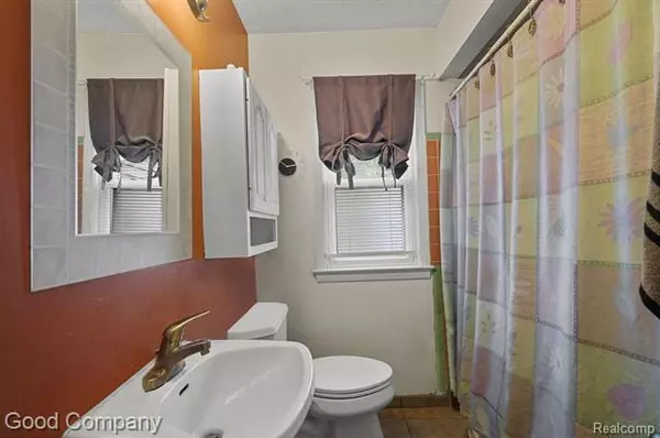 3521 CHESTER Road Royal Oak, MI 48073