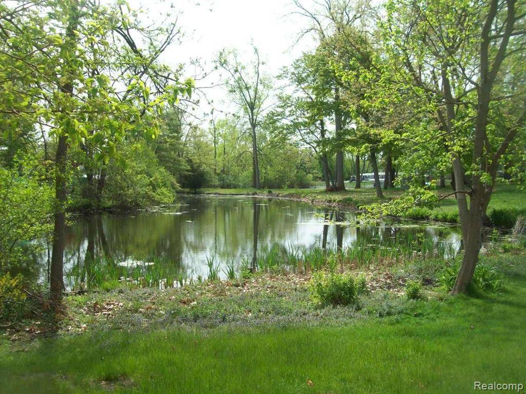 Wolverine Lake Vlg, MI 48390,00 SOLANO Drive