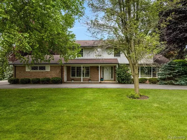 7140 PATERESE Drive, Bloomfield Hills, MI 48301