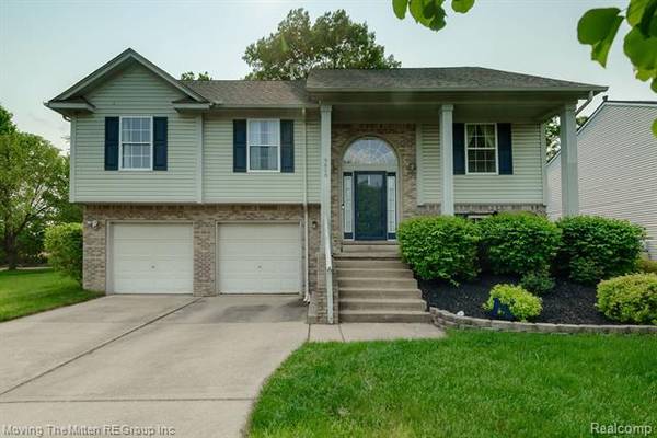 9820 LANCASTER Drive, Belleville, MI 48111