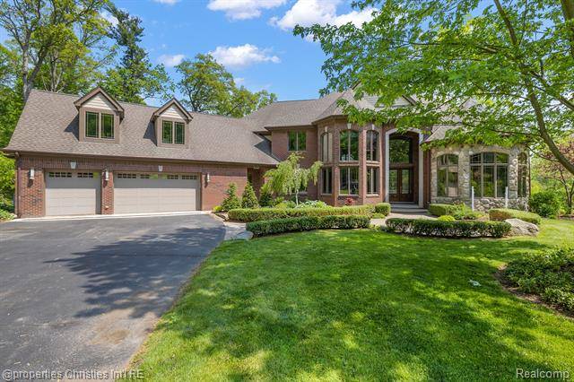 2834 SHANNON Drive, Oakland Twp, MI 48363