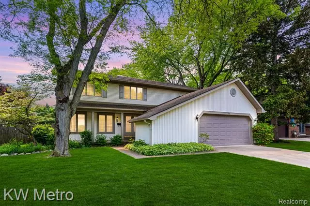 698 BARCLAY Drive, Troy, MI 48085