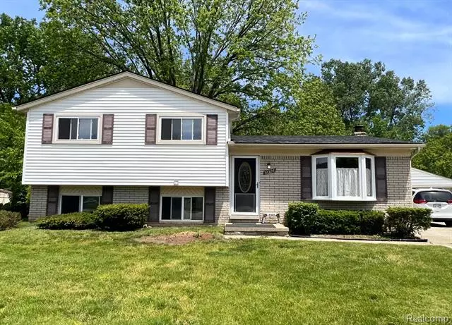 32380 OXFORD, Fraser, MI 48026