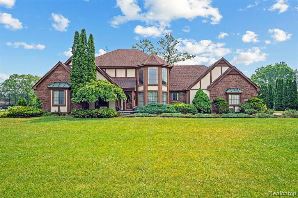 10207  AYLEBURY Drive, Green Oak Twp, MI 48178