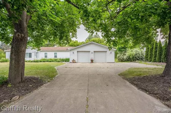 1250 W COHOCTAH Road, Howell, MI 48855