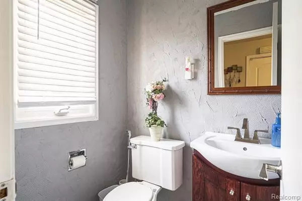 27320 KINGSWOOD Drive Dearborn Heights, MI 48127