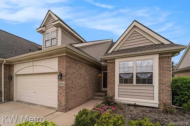 32930 BROOKSIDE Circle, Livonia, MI 48152