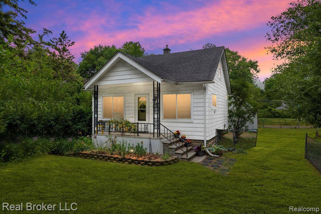 21319 COLLINGHAM Avenue, Farmington Hills, MI 48336