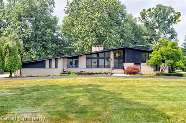 20230 PLANTATION Lane,  Beverly Hills,  MI 48025